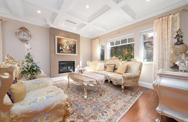 Upscale Villa in quiet street with grand family living space and luxury bedrooms