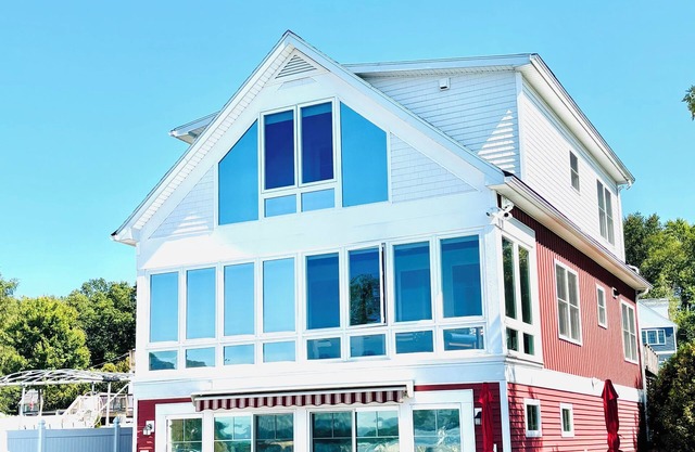 Upstate NY/Saratoga Lake Retreat-Foliage, Fireplace, and Stunning Views-3 Bdrm