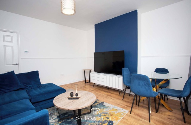 Upto 20%FF | Modern 3BR Home | Sleeps 8 | Parking