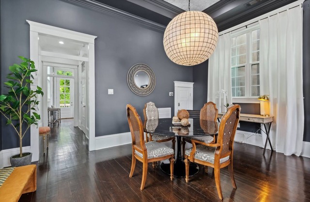 Uptown Designer Home l 3 bedroom l 3 blocks to Magazine St