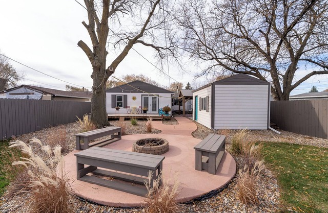 Uptown Funk- A Charming Retreat Near the Event Center