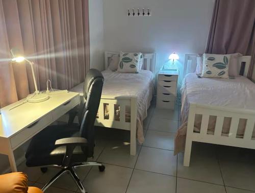 UQ big room 2 bed for 2 people1