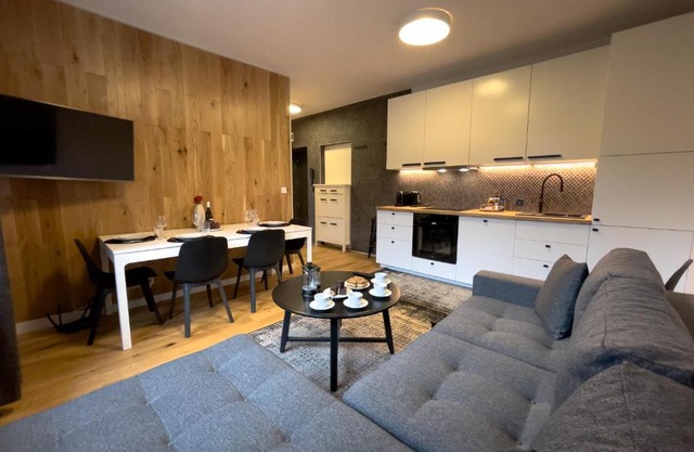 URBAN APARTMENTS Premium No 3, FREE PRIVATE PARKING, Self CHECK-IN