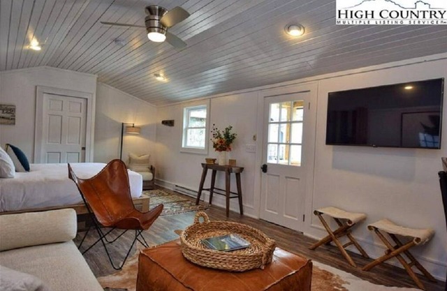 Urban Oasis on King Street!