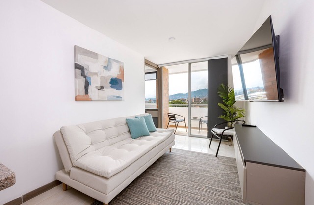 Urban studio in Laureles with nice view near Unicentro Mall