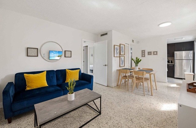 URBAN4-1 | relax after exploring Brickell City