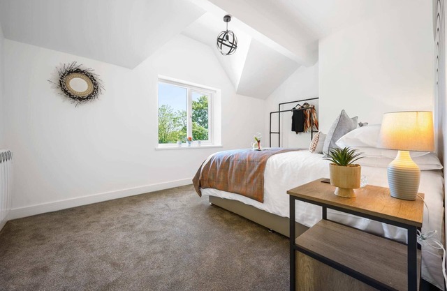 Urmston First - 3 Bed Apartment