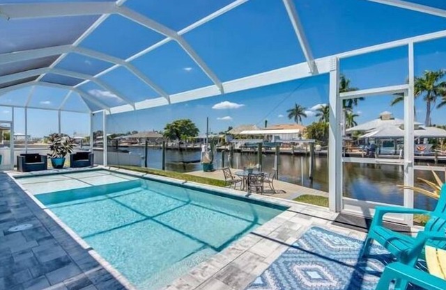 Entire home in Matlacha Isles-Matlacha, Floridan4 guests 2 bedrooms 3 beds
