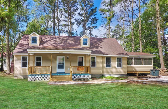 Utter East - great home with large screened porch and firepit next to the pond