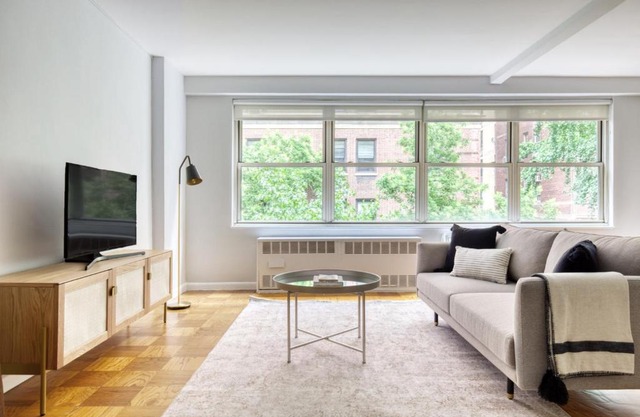 UWS 1BR w Elevator Doorman Gym nr 1 line NYC-626