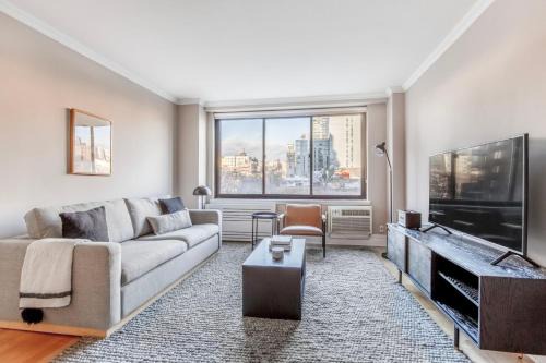 UWS 1br w in-unit wd elevator nr central park NYC-1324