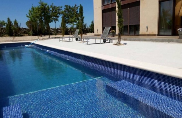 VILLA of 4500m2 with pool and bbq in the countryside