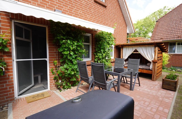 Vacation apartment "Kranich" on Lake Krakow with terrace and playroom