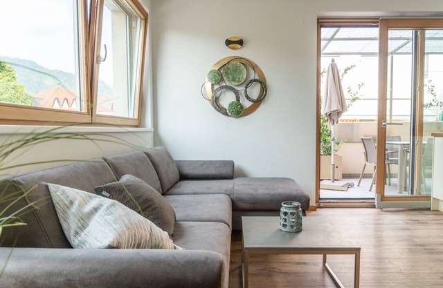 Vacation apartment with very large sun-drenched terrace + garage near Merano