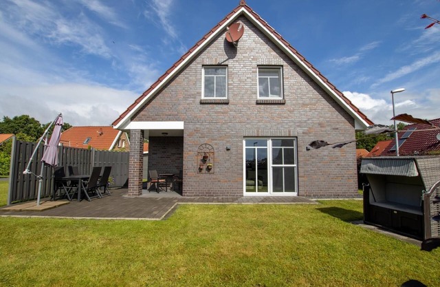 Vacation home beach oasis at the lake