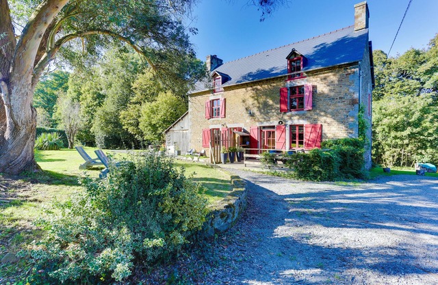Vacation home 15 min from the sea between Mont St Michel and Saint Malo (to starboard)
