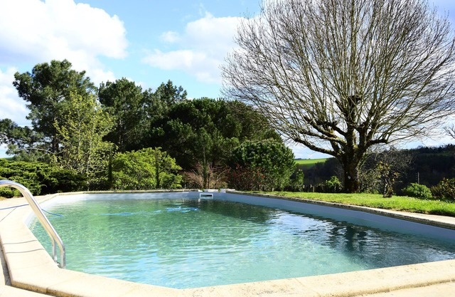 Vacation home 8/10 pers with swimming pool May to September