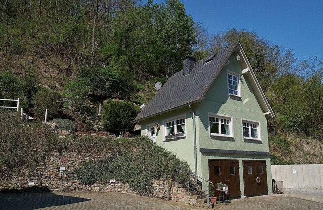 Vacation home in historic Bernkastel on the Moselle River with whirlpool and sauna.