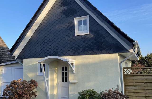 Vacation home in a quiet location close to the beach with a small garden