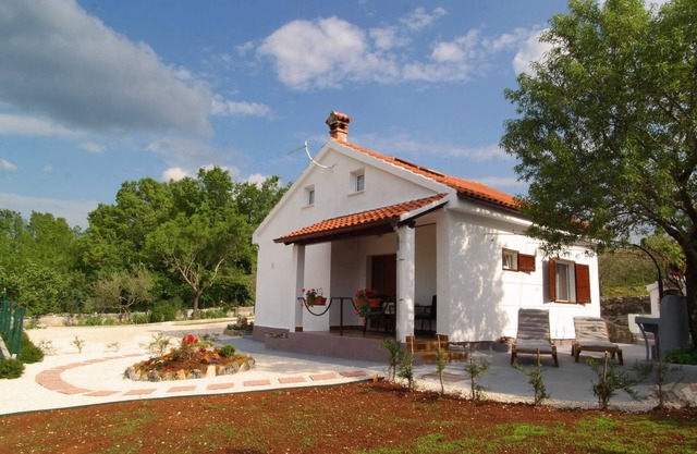 Vacation home near Rovinj quiet location with large garden, terrace, WLAN