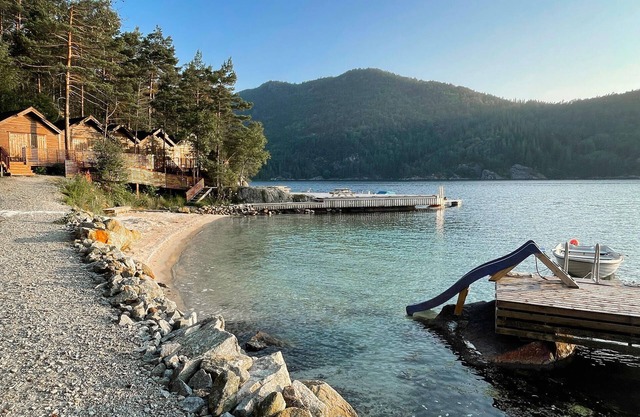 Vacation home with good standard at Nedstrand in Tysvær.