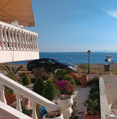 Vacation House Rental 20m From the Beach