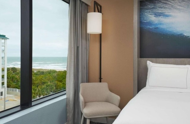 Vacation in Cocoa Beach! 3 Large Units! Onsite Pool, Parking,