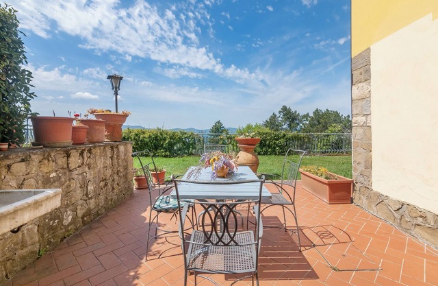 Vacation apartment 'La Tavernetta' with shared pool, private terrace and WLAN