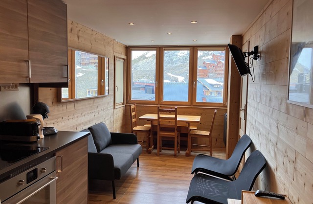 Val Thorens center at the foot of the slopes