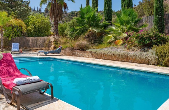 Valley View El Chorro by Ruralidays