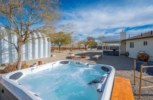 Valley View House- hot tub, cowboy pool, fire pitnn