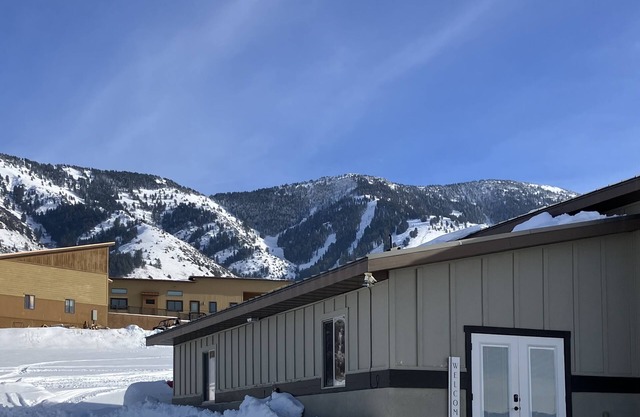 Valley View Mountain Getaway! Four Seasons of Fun!