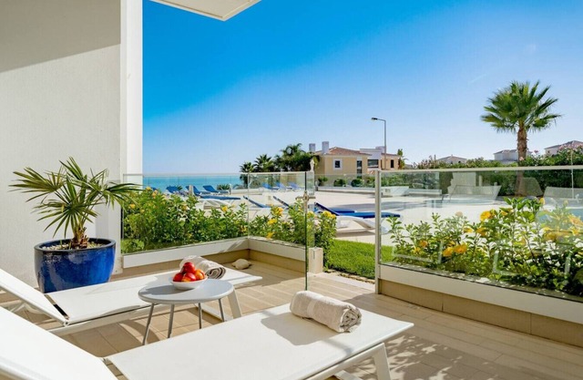 ValMar 5* Ocean & Pool View Apartment