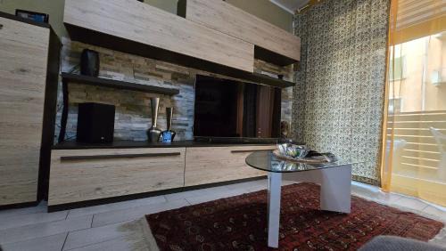 VARESE PRIME - Feel at home, right in the heart of Varese - Stylish and large Apartment, Air Conditioning, 2 Baths, 2 Parking, City Centre