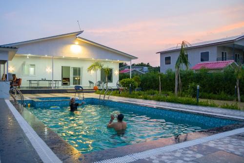 Vashisht Villa Pet-friendly 3-BHK Farmhouse With Private Pool, Garden & Bar