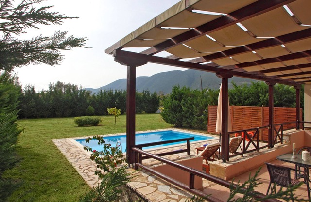 Vassiliki: 1 house with garden