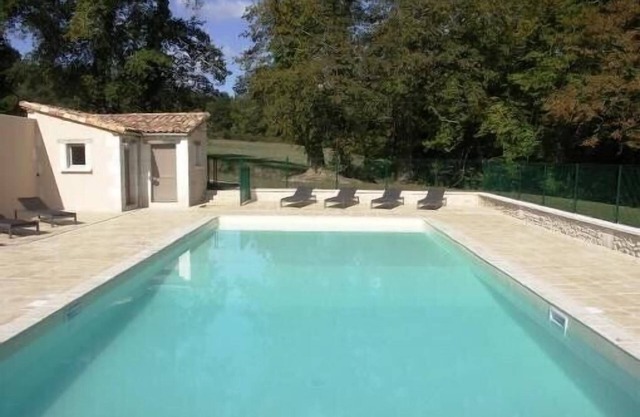 Vast property with large heated swimming pool in the Dordogne-Périgord 15 pple