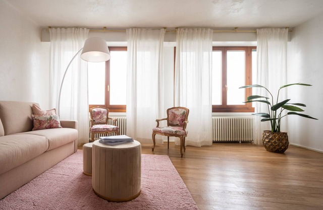 Venetian Palace Mauve Apartment on the Grand Canal