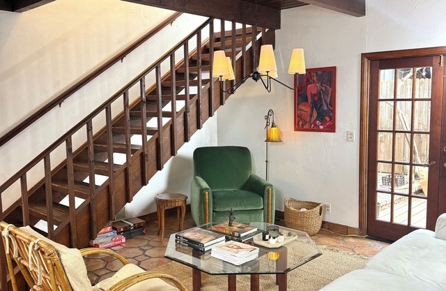 Venice beach Spanish Style VillanRight behind abbot Kinney, walk to the beach