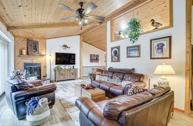 Versatile Castle Rock Lake Home with Fire Pit!