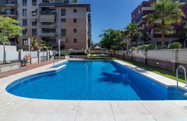 very bright apartment with garage, wifi, pool, heating, central and quiet