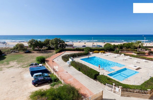 Very nice flat in front of the beach with a wonderful sea-view!