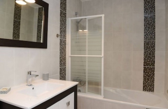 Very nice new apartment in trendy colors pool-jacuzzi fitness-terrace