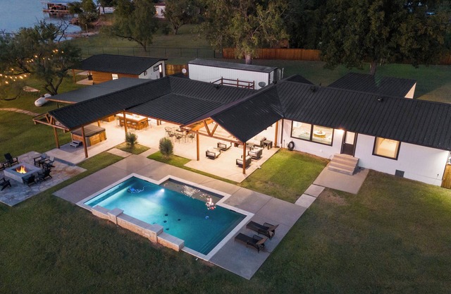 Very Private 2 Acre Waterfront Lake House w/Pool & Hot Tub - optional bunkhouse