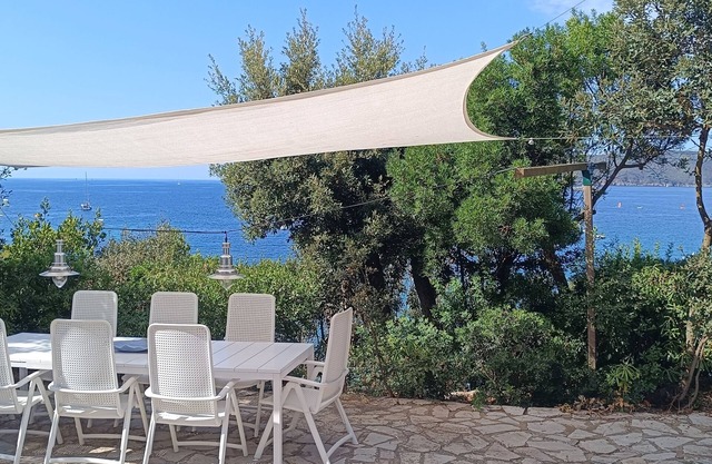 VILLA PINETA - Beautiful house by the sea with direct access to the beach 9 beds