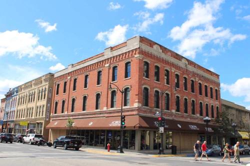 Vibrant 3BR in Heart of Downtown La Crosse
