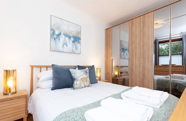 Vibrant & Bright City Centre Apartment!