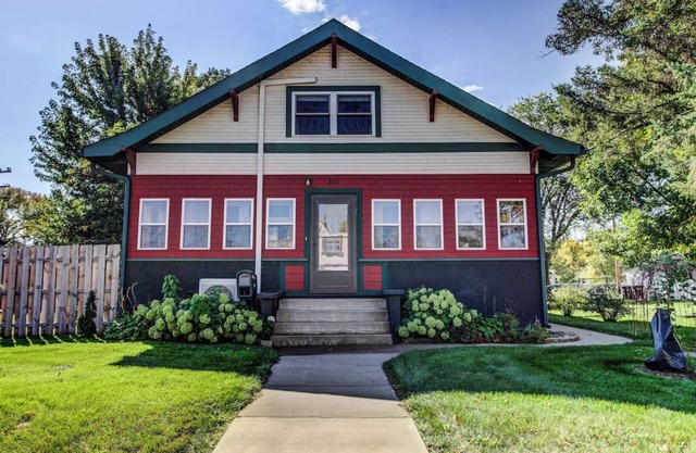 Victorian Home Near Downtown Little Falls