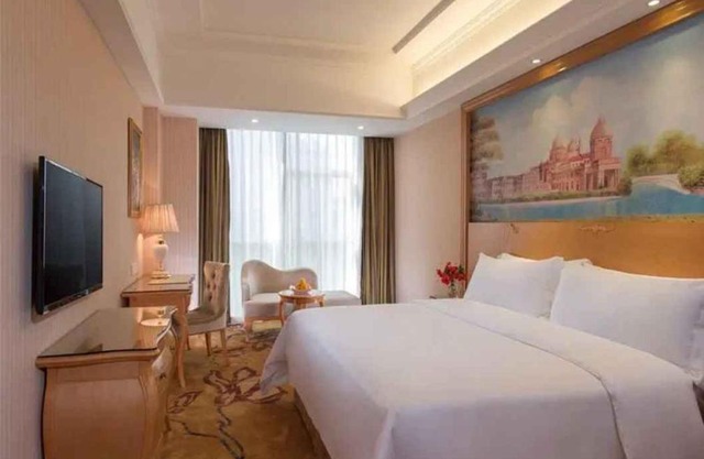 Vienna Hotel Shenzhen Baoneng City Plaza