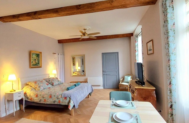 Vieux Chateau Le Casteil, furnished studio in a 15th century castle fort.